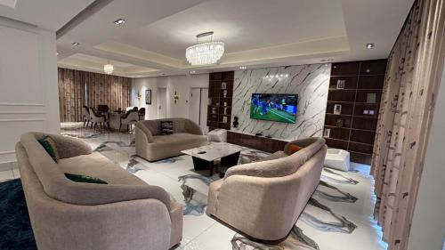 Sujimoto Residences MacDonald