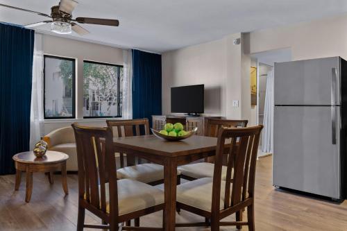 The Suites at Fisherman's Wharf - image 3
