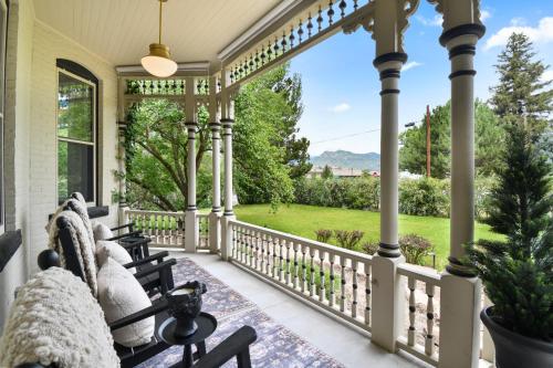 DavidFisher House historic lux Sleeps 12 4br3ba