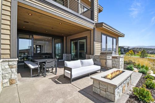 Mountain Modern luxury in Red Ledges Min 90 Day Stay – khách sạn tại Thanh Pho Heber