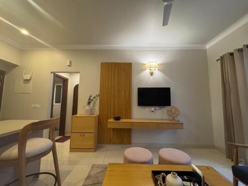 Central Park, The Rooms 1 & 2 BHK Spacious Pool view apartment, Gurgaon (foto 2)