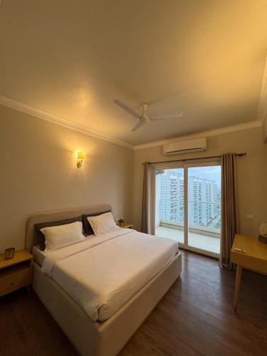 Central Park, The Rooms 1 & 2 BHK Spacious Pool view apartment, Gurgaon (foto 4)