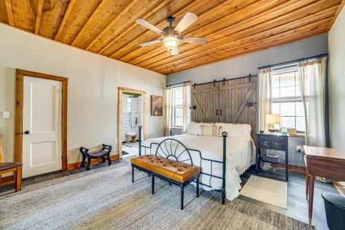 Walk to Downtown: The Porch Swing Cottage in Vinsboro (TX)