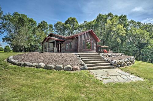 Patio, Views and Hot Tub Quiet Lakeside Cabin