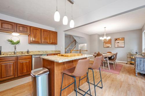 NEW 3 Bdrm - Mt Washington - Garage in Pittsburgh, USA