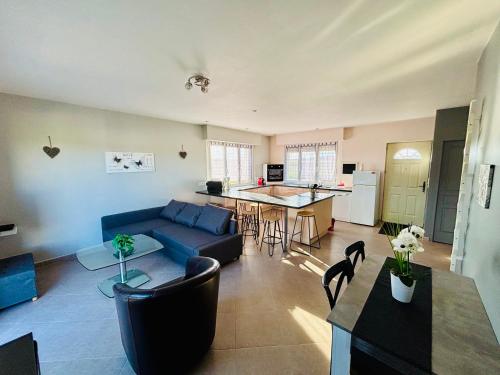 Jolie maison avec 4 chambres in Saint-Julien-Du-Sault