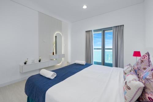 Princess Tower Dubai Marina private Spa amazing view, Дубай (фото 9)