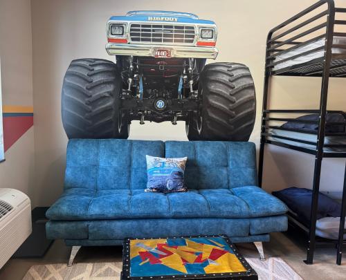 Külalistetuba, Bigfoot Monster Truck group suite near St Louis in Pacific (MO)