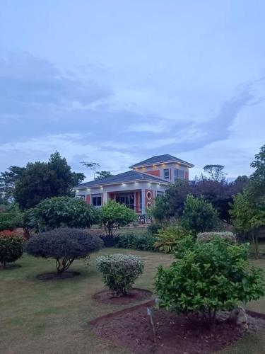 Фасада на хотела, Lulongo Lake View Retreat in Вакисо