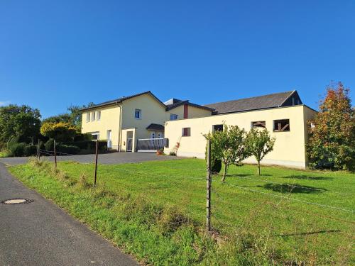 外部景觀, Haus an der Steinbachtalsperre in 奧伊斯基興