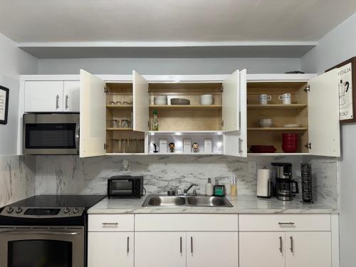 Miami Area Modern Near Sunny Isles Beach in North Miami Beach (Fl)