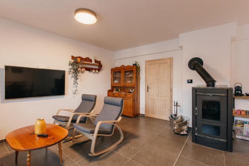 共用Lounge/電視區, Chalupa U Pastvišť (Chalupa U Pastvist) in 斯塔希