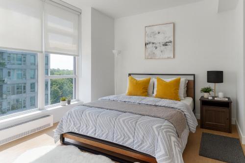 Chinatown 3 bedroom apartment with luxurious view