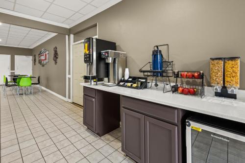 Americas Best Value Inn - Wilson - image 14