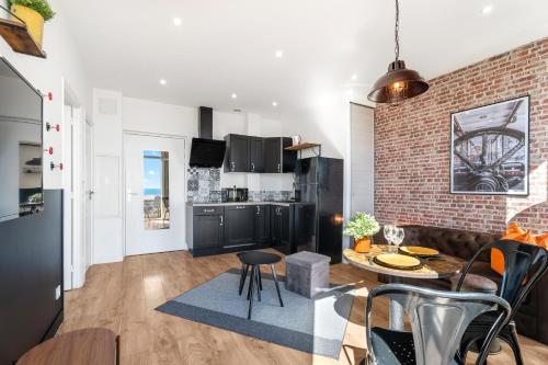 Nice Renting - CAMBRAI - Luxurious Sea View Terrasse - King Bed - Parking - AC - fully equipped, Nice (photo 9)