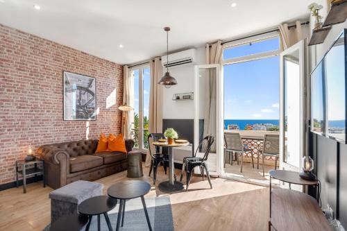 Nice Renting - CAMBRAI - Luxurious Sea View Terrasse - King Bed - Parking - AC - fully equipped, Ницца