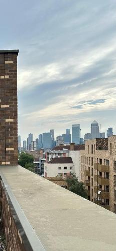 Modern 3-Bed Penthouse with Terrace & Gym, Near Canary Wharf, Weekly deals, Londres (photo 9)