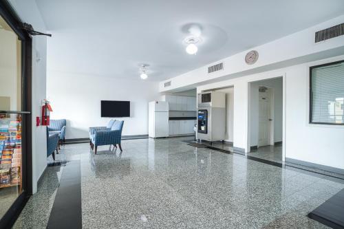 Lobby, Island Inn By OYO Galveston Beach, TX in Galveston (TX)
