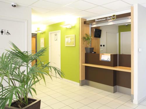 Vestabils, B&B HOTEL Marseille Aeroport Saint-Victoret in Saint-Victoret