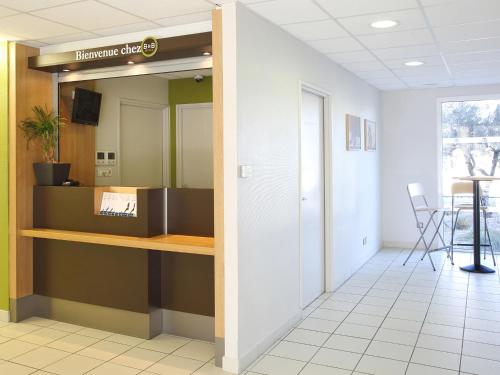 Vestabils, B&B HOTEL Marseille Aeroport Saint-Victoret in Saint-Victoret