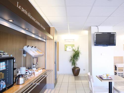Ēdiens un dzērieni, B&B HOTEL Marseille Aeroport Saint-Victoret in Saint-Victoret