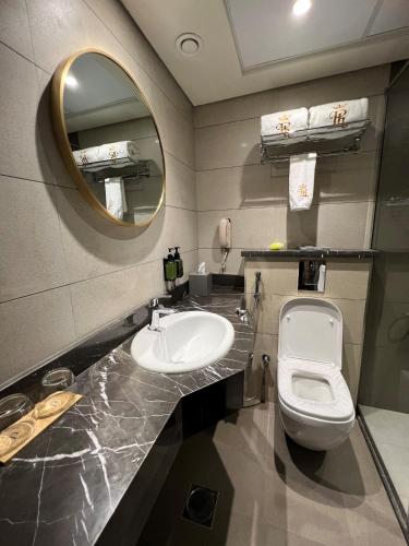 room detail thumbnail 2