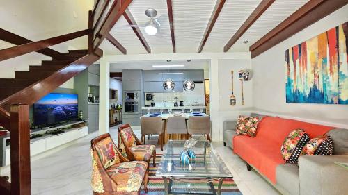 Skupni salon/TV območje, Casa moderna com piscina e quadra de tênis (Casa moderna com piscina e quadra de tenis) in Vila Luiza