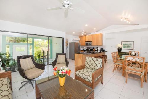 Fingertip - Beach Bungalow in Cayman Kai, Driftwood Village (zdjęcie 9)