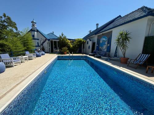Vila Santorini-Novi Sad – khách sạn tại Kamenjar