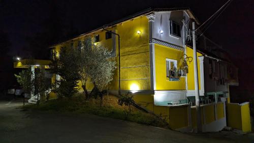 Motel 111, Tirana