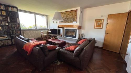 ห้องส่วนกลางสำหรับนั่งเล่น/ดูทีวี, Casa Momi B&B and in เปซาโร