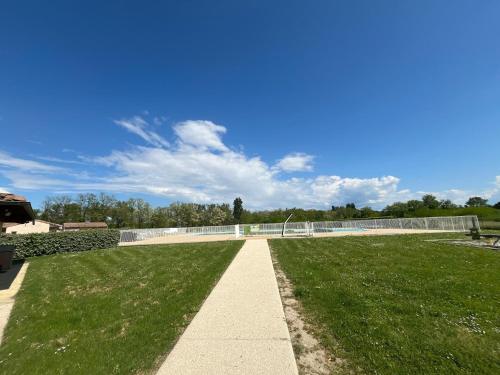 Au bord du Lac in Chateauneuf Sur Isere
