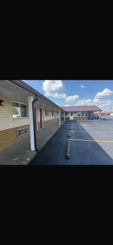 Deluxe Inn in هيبرون