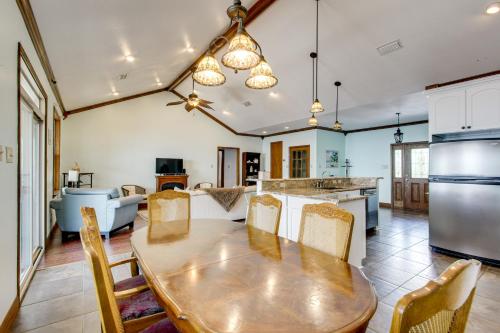 Private Beach and Views! Stilted Ocean Springs Home in โอเชียน สปริงส์ (MS)