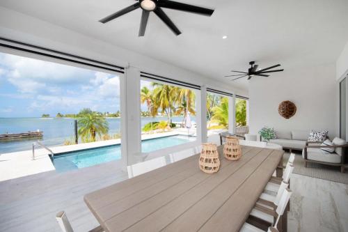 Fantasea - Upgraded Beach House with Pool, Modern Interiors & Dock on Bio Bay, Driftwood Village (фото 5)