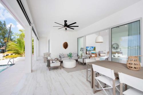 Fantasea - Upgraded Beach House with Pool, Modern Interiors & Dock on Bio Bay, Driftwood Village (фото 4)