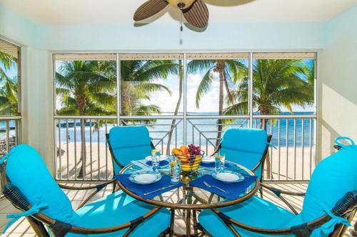 Kaibo Dreams - Modern Condo with Shared Pool & Jacuzzi, Walk to Restaurants
