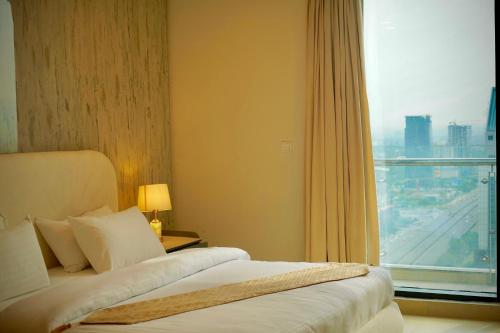 Downtown Signature Suites-Skyline - Margalla Views- Mall of Islamabad Blue Area F-7 - image 9