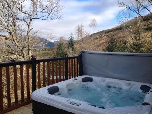 Sòghail Luxury Lodge and Balquhidder Mhor with Hot Tub (Soghail Luxury Lodge and Balquhidder Mhor with Hot Tub) in คิลลิ้ง