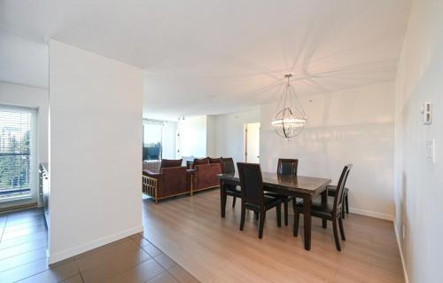 Skyline Peak, Entire Private Guest Suite in ท่าเรือโคควิทแลม (BC)