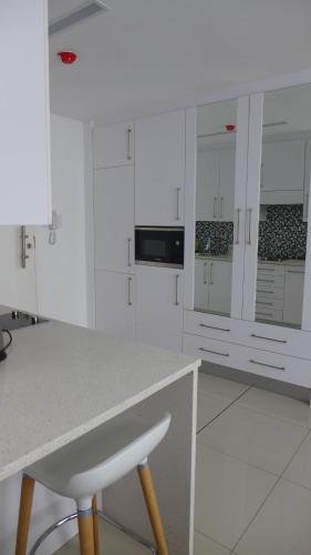 ITowers Luxury Apartment 2 - image 2