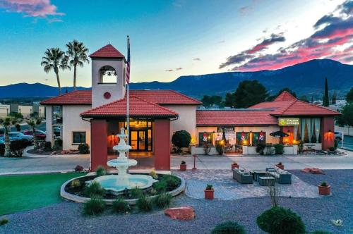 Exterior view, Lux Verde Hotel in Cottonwood (AZ)