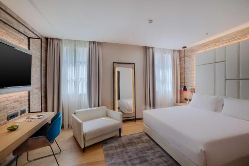 room detail thumbnail 1