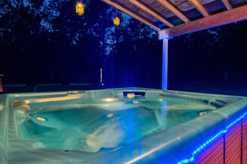 Uhost AI | Sleeps 15 Firepit Game Haven in เมาท์ โดรา (FL)