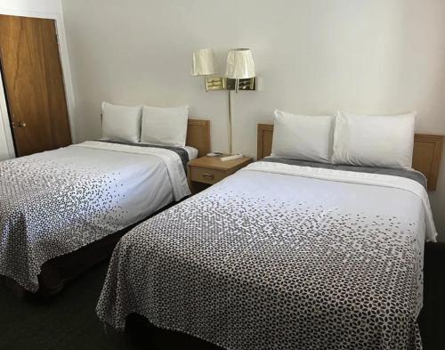 Holiday Motel - image 12