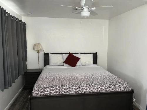 Holiday Motel - image 3