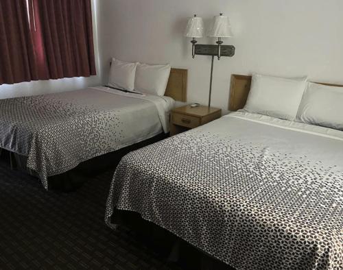 Holiday Motel - image 8