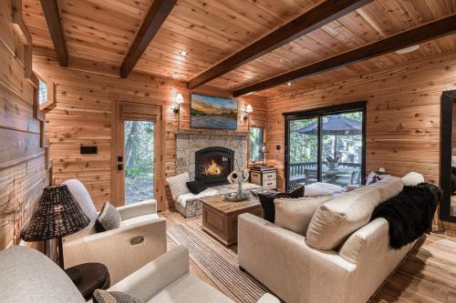 Songbird Cabin at Chambers by Tahoe Getaways - Pet-Friendly 2 BR with HOA Access in Homewood (CA)