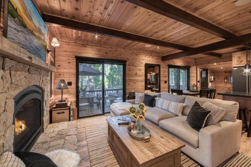 Songbird Cabin at Chambers by Tahoe Getaways - Pet-Friendly 2 BR with HOA Access in Homewood (CA)
