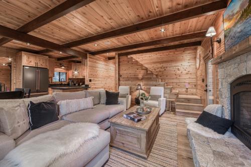 Songbird Cabin at Chambers by Tahoe Getaways - Pet-Friendly 2 BR with HOA Access in Homewood (CA)